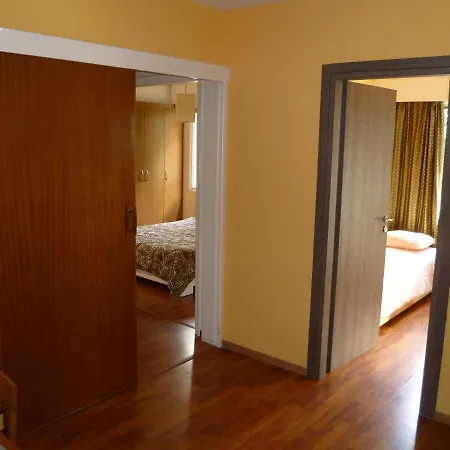 Private In A Shared Flat *